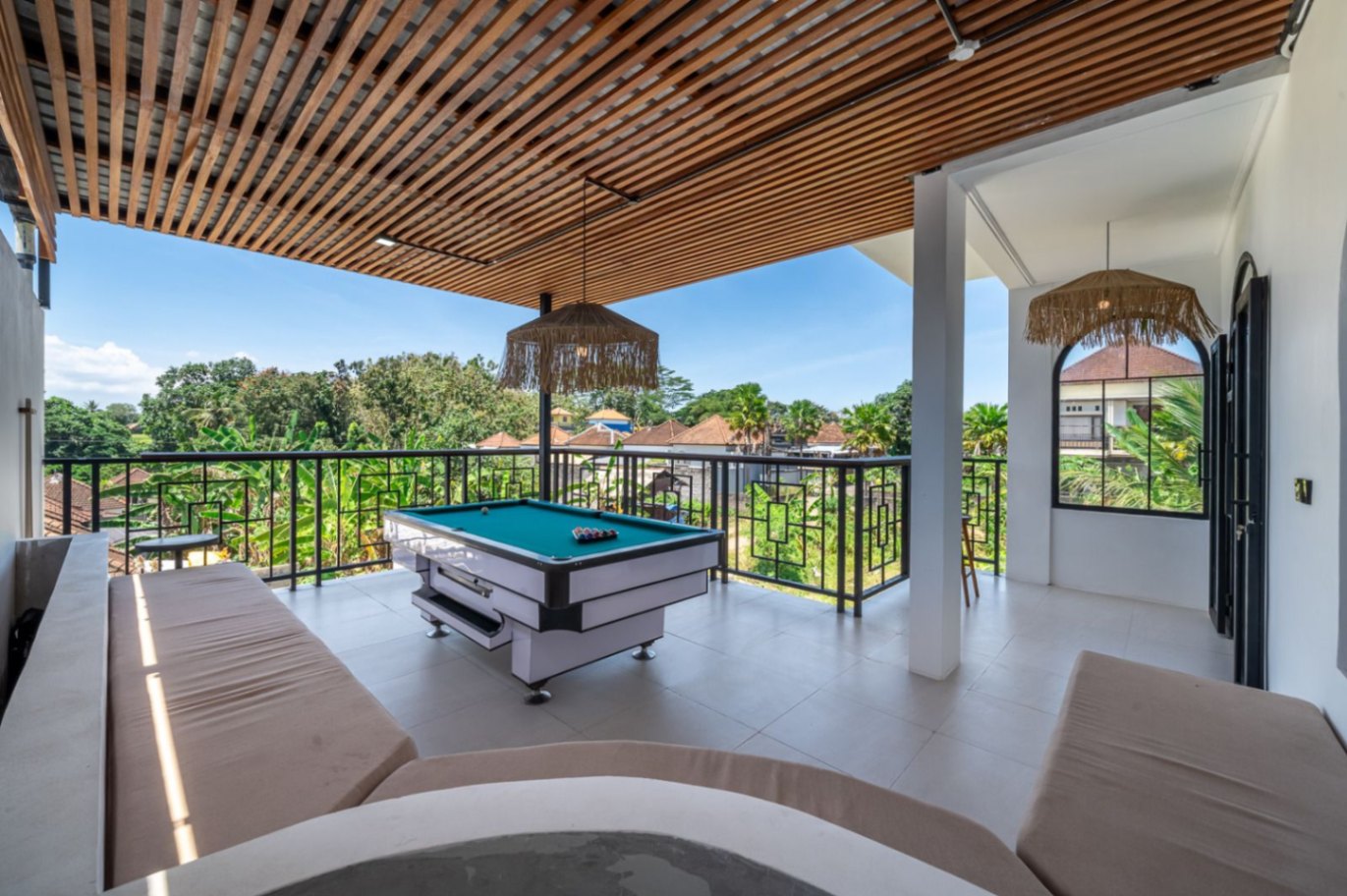 3BR Villa with Private Pool and Studio Music Room, and Pool Table, Projector and Screen, PS5