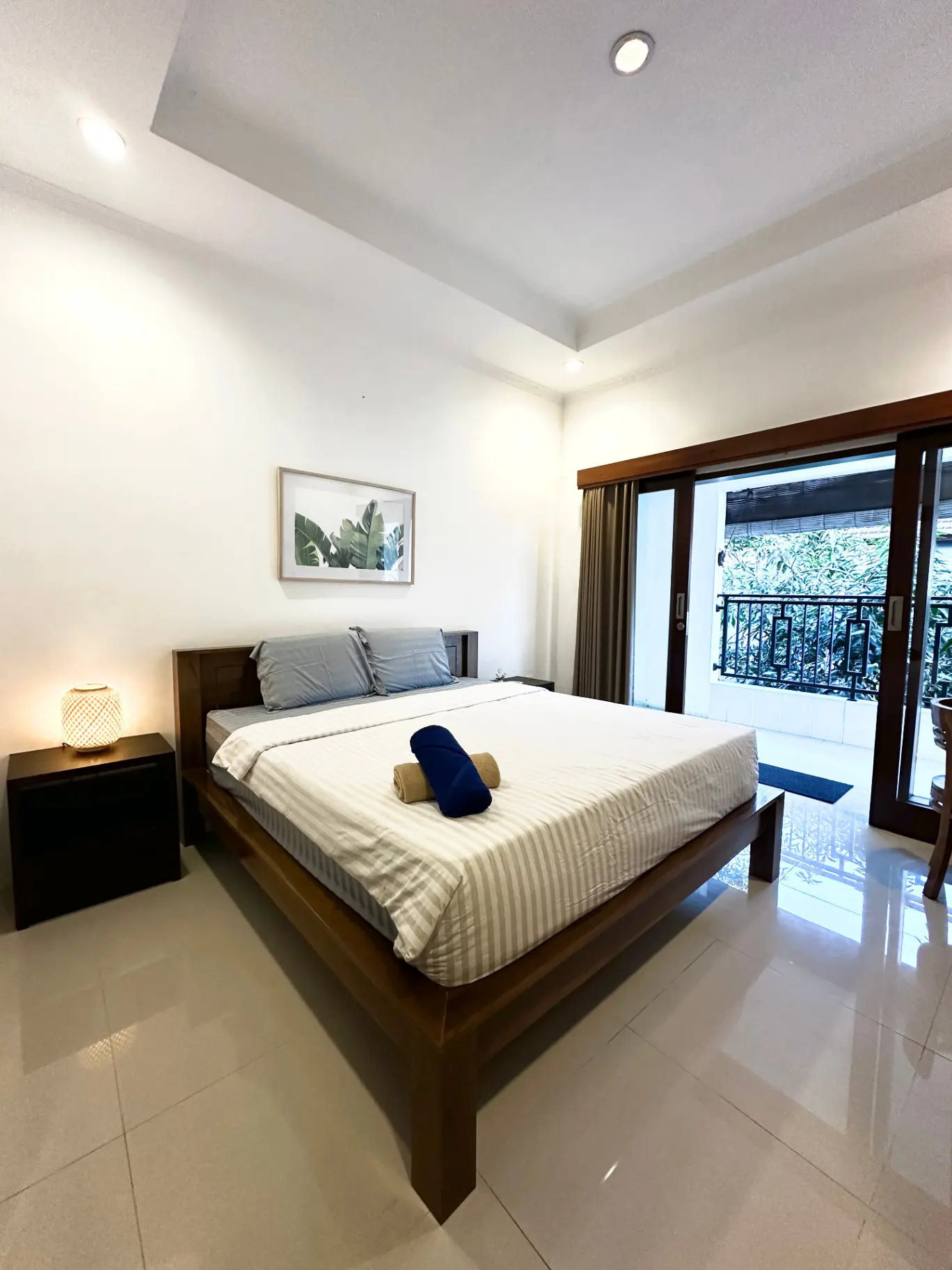 Private Serene Guesthouse in Canggu – Room With Balcony with Fast WiFi, Perfect for Digital Nomads