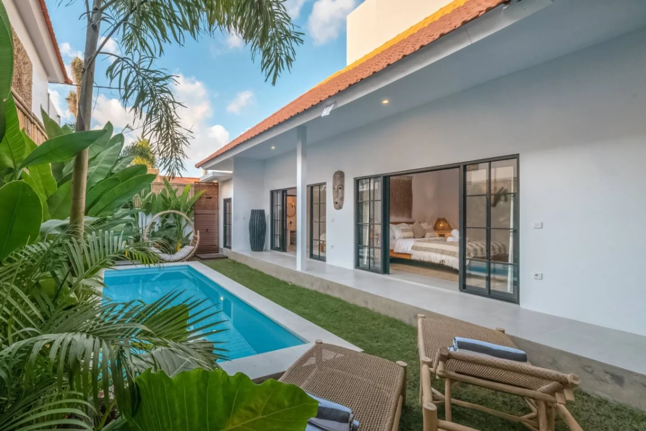 TROPICAL 3 BEDROOMS VILLA IN PERERENAN 