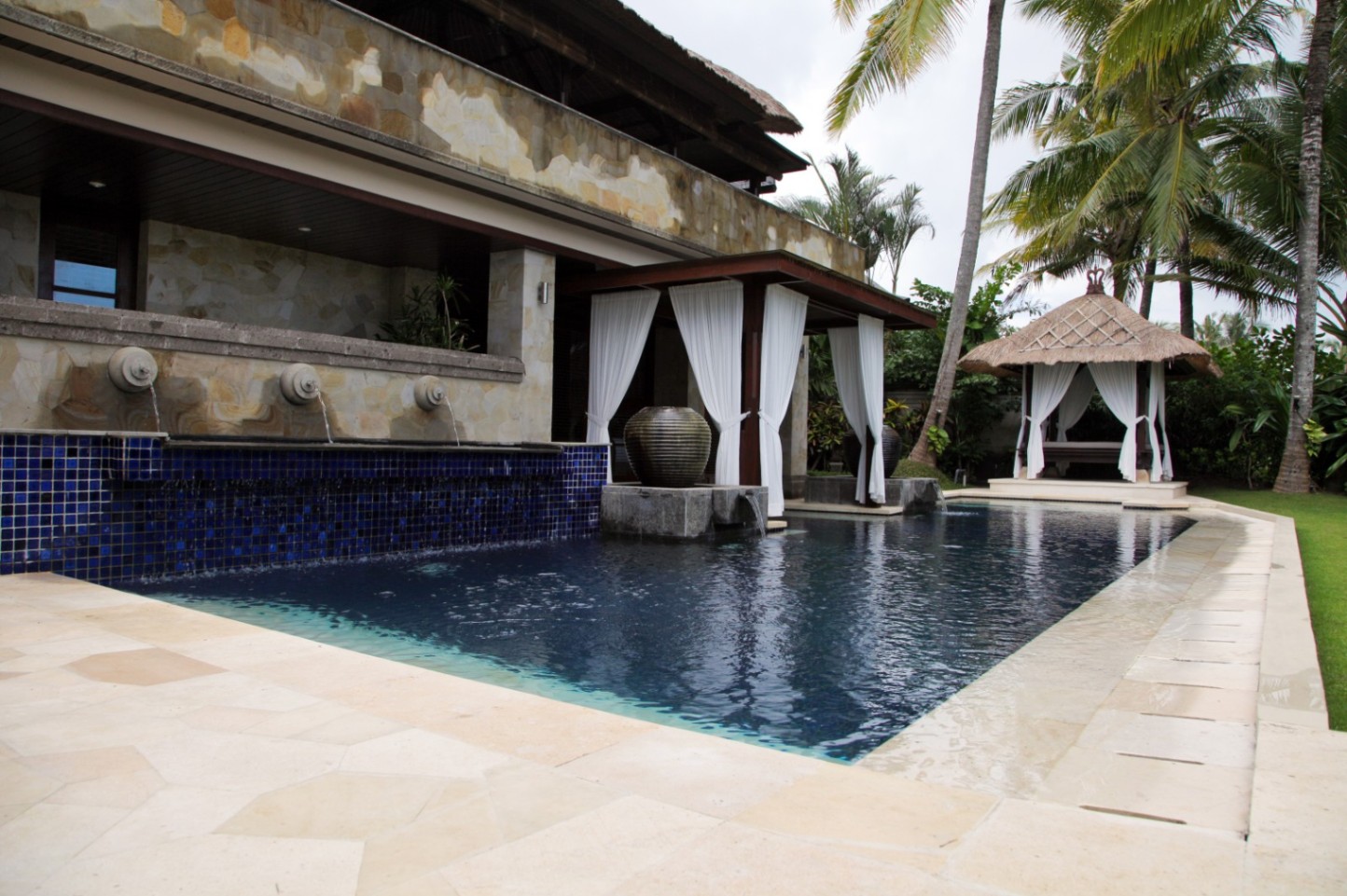 Villa image 2