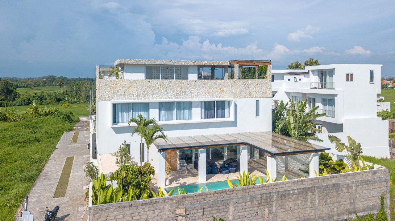 Villa image 1