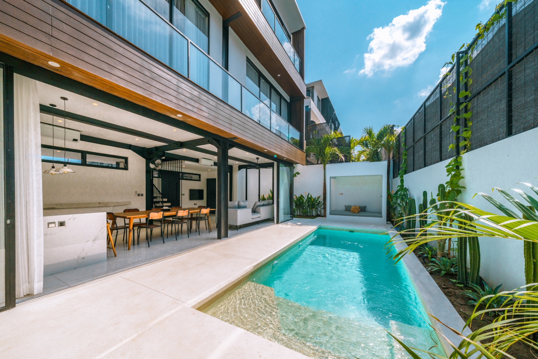 Villa Vantage - Outstanding 3 BR Villa - Great Location