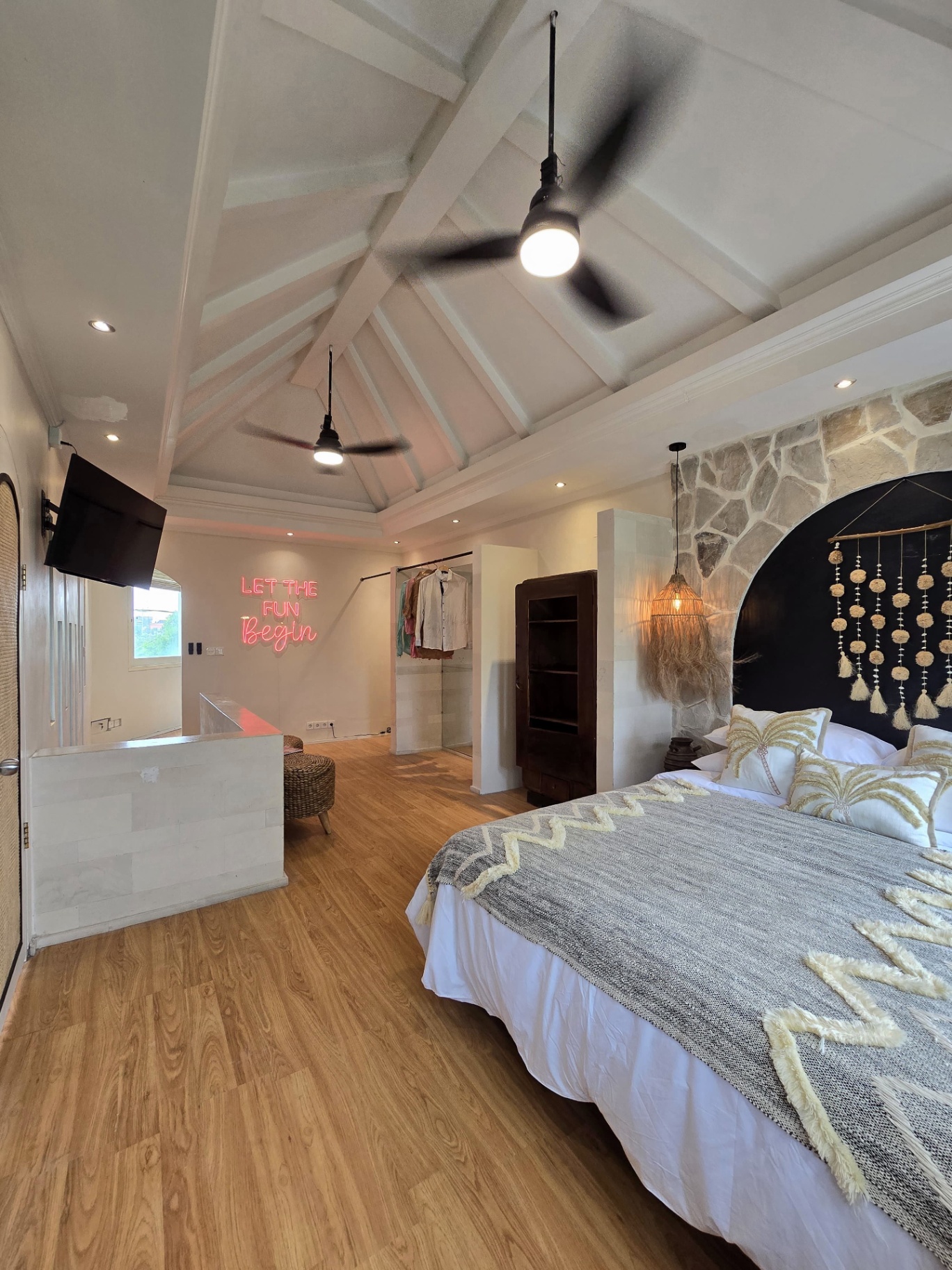PRIVATE 1 BEDROOM LOFT VILLA CENTRAL CANGGU 