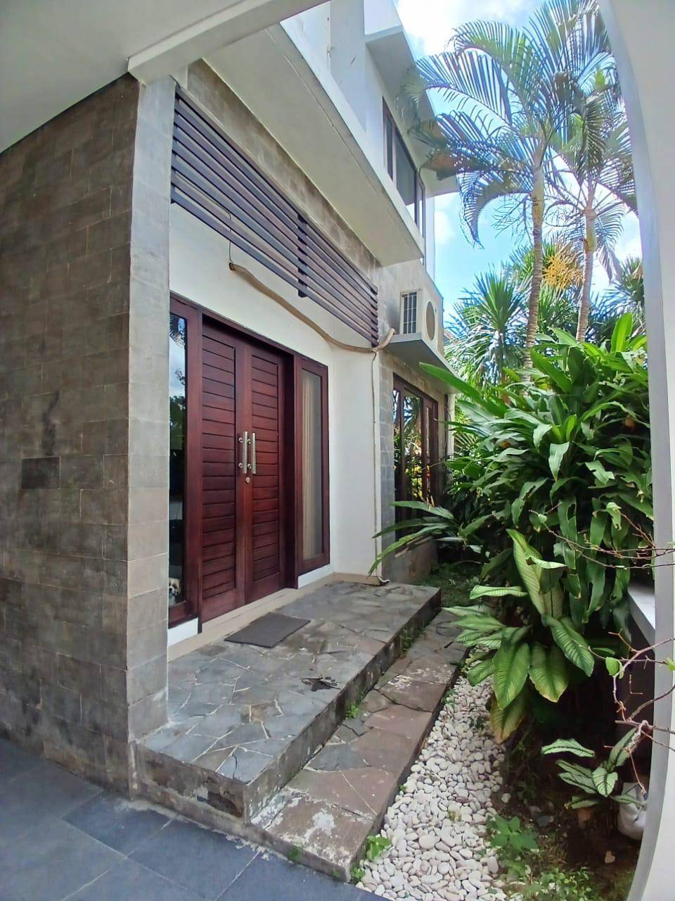 Villa image 1
