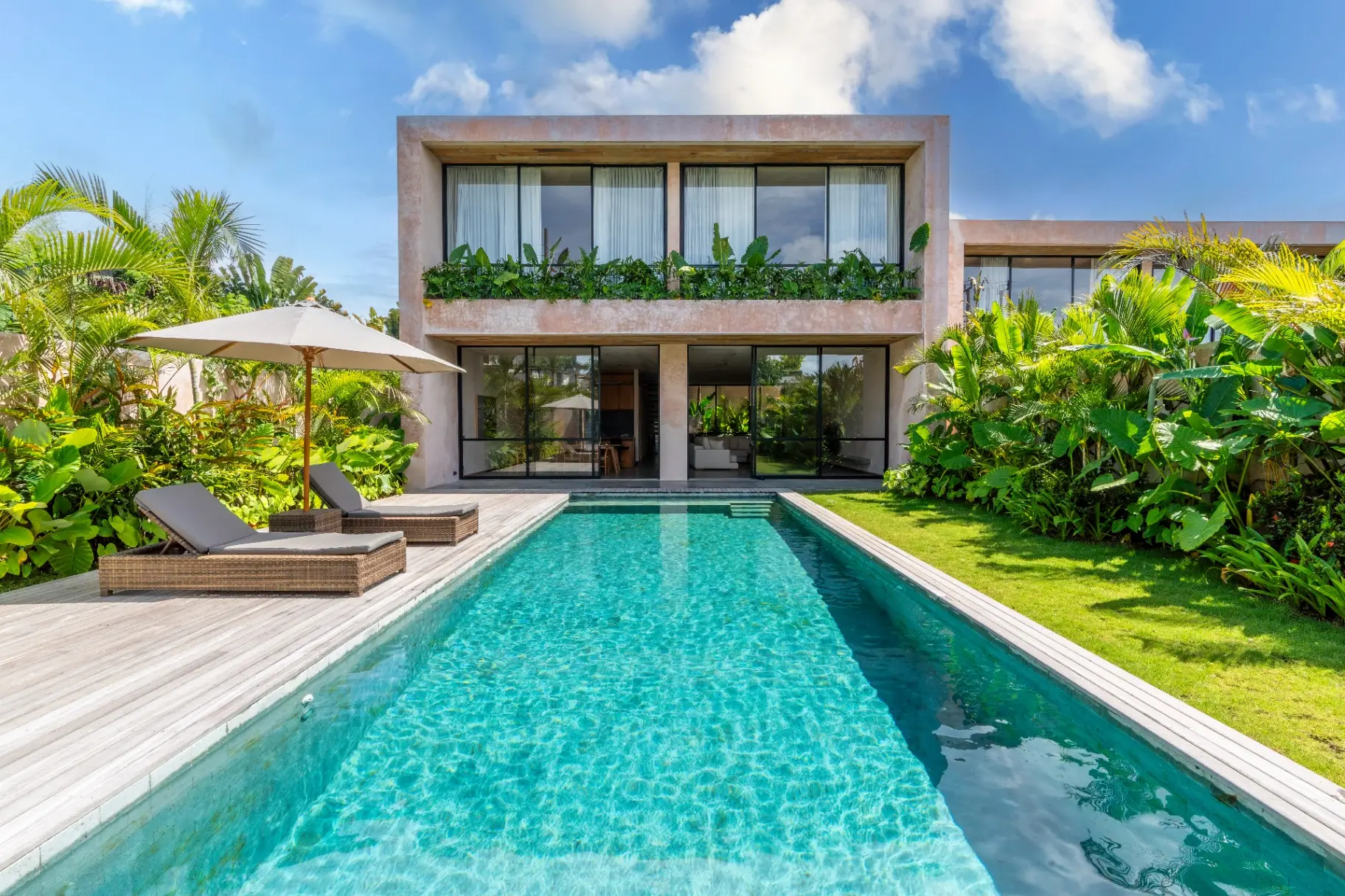 Modern & Beautiful 4-Bedroom Family Villa with Spacious Garden in Pererenan