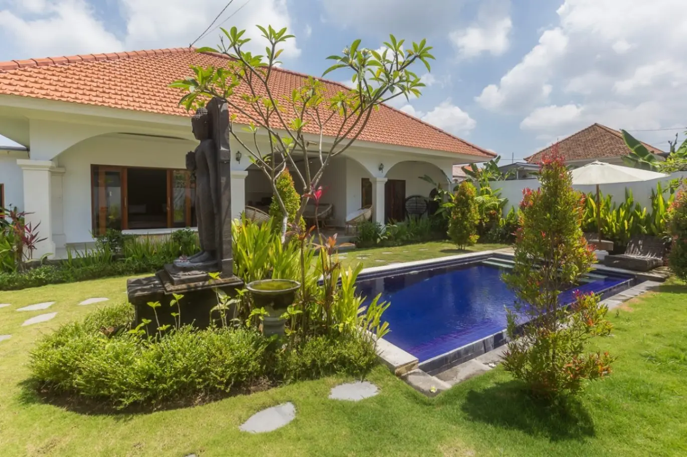 Chic Tropical Villa for Monthly Rent in Canggu – Your Private Oasis Awaits!