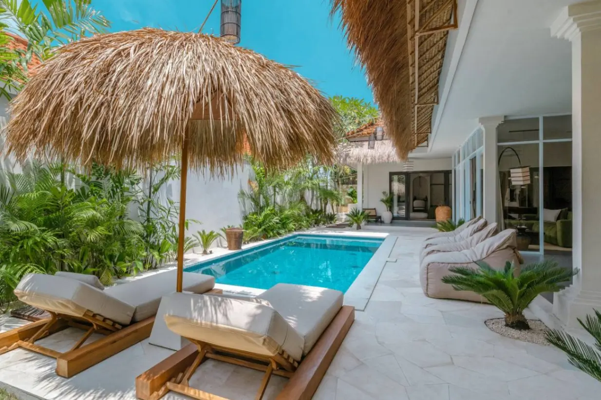 TROPICAL VILLA 5 MINUTES TO PERERENAN  BEACH - YO149