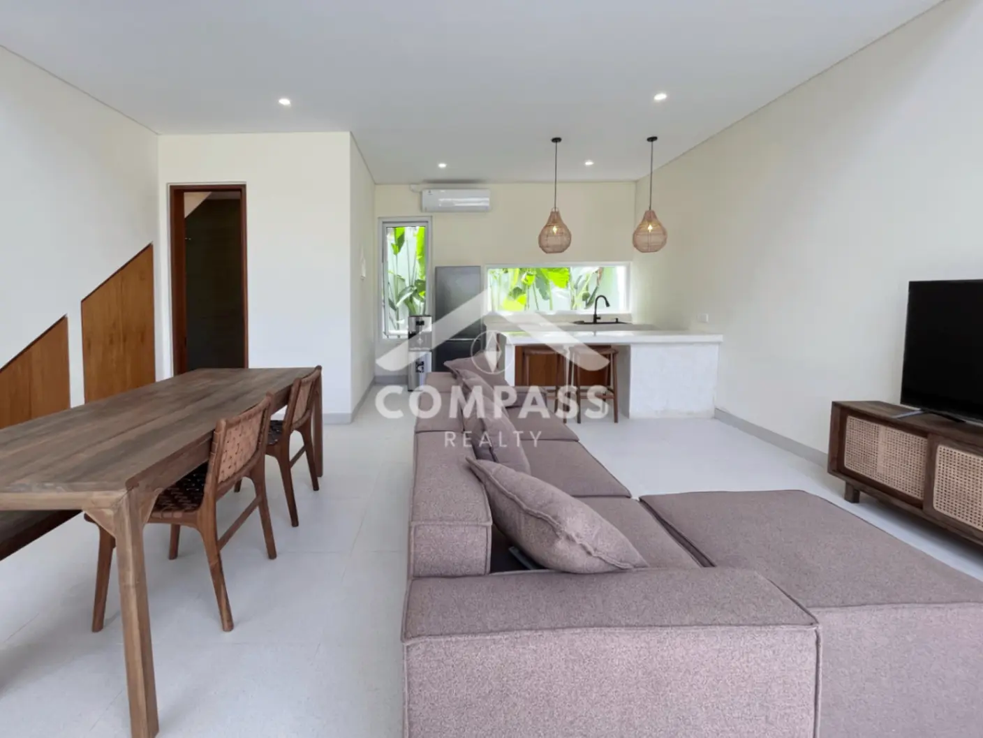 Brand New Loft Walking Distance to the Beach