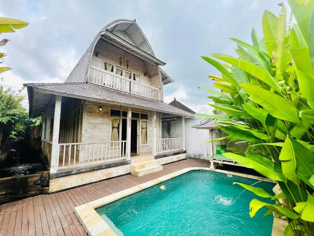 2 BEDROOM VILLA WITH JOGLO STYLE IN PENARUNGAN MENGWI - AF407 B