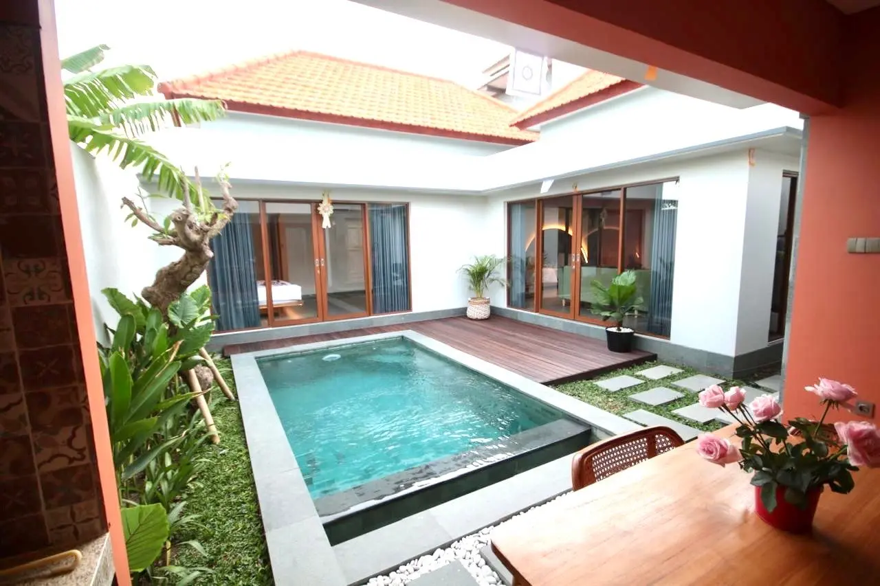 MODERN MINIMALIST VILLA IN TUMBAK BAYUH - YO96