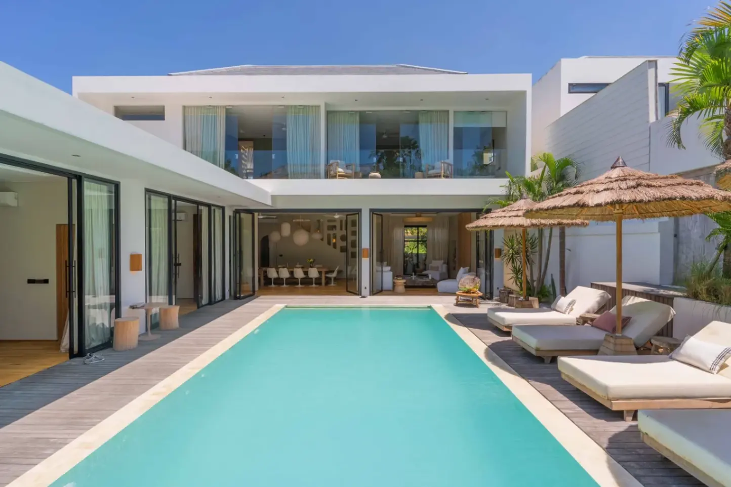 4-bedroom Modern Tropical Villa in Pererenan