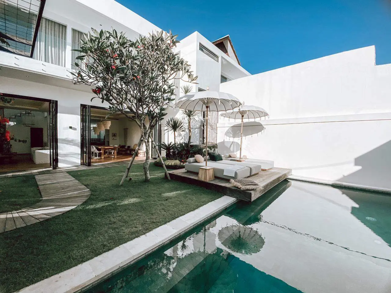 3-bedroom Tropical Boho Villa — Within Reach to Lima Beach