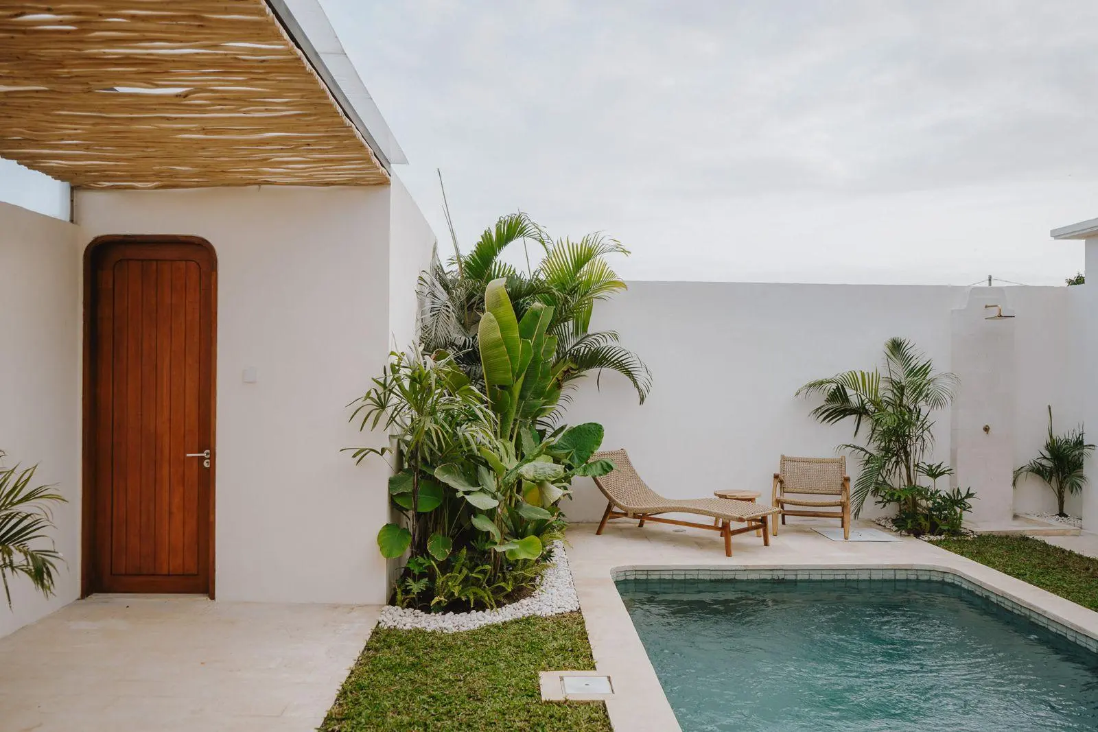 3 BEDROOM VILLA FOR MONTHY OR YEARLY RENT IN HEART OF PERERENAN – IB60