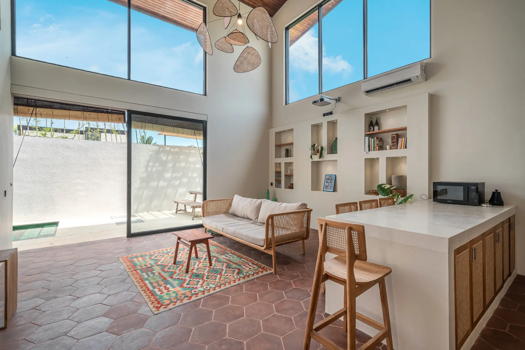 Villa Fonda - Trendy Brand-New 2BR Villa, Close to Seseh Beach