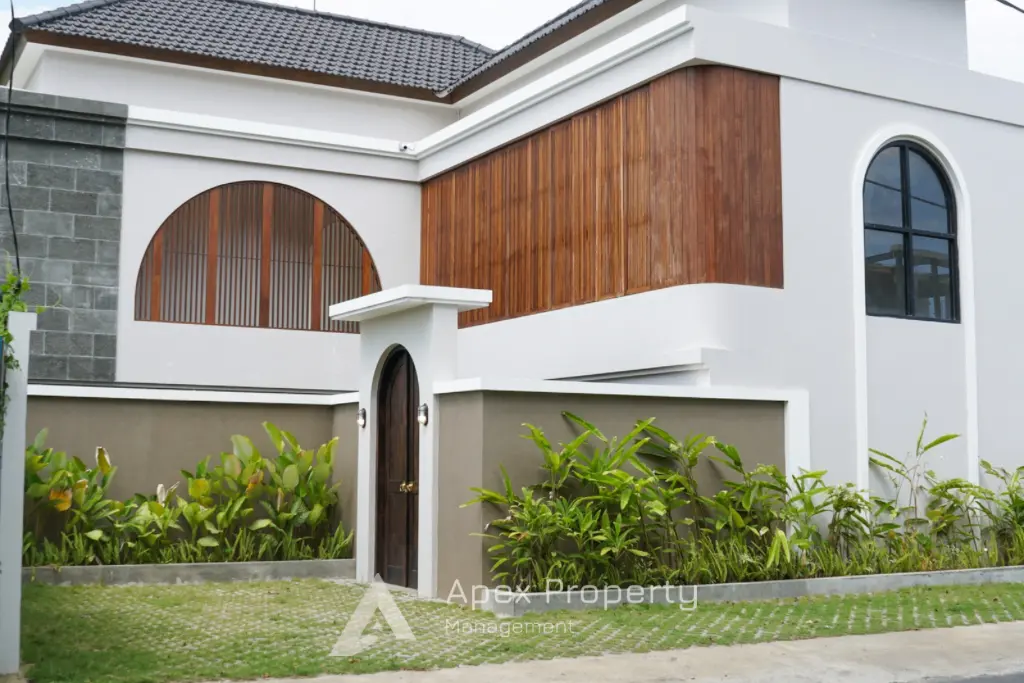 4 BD Villa Riverside 