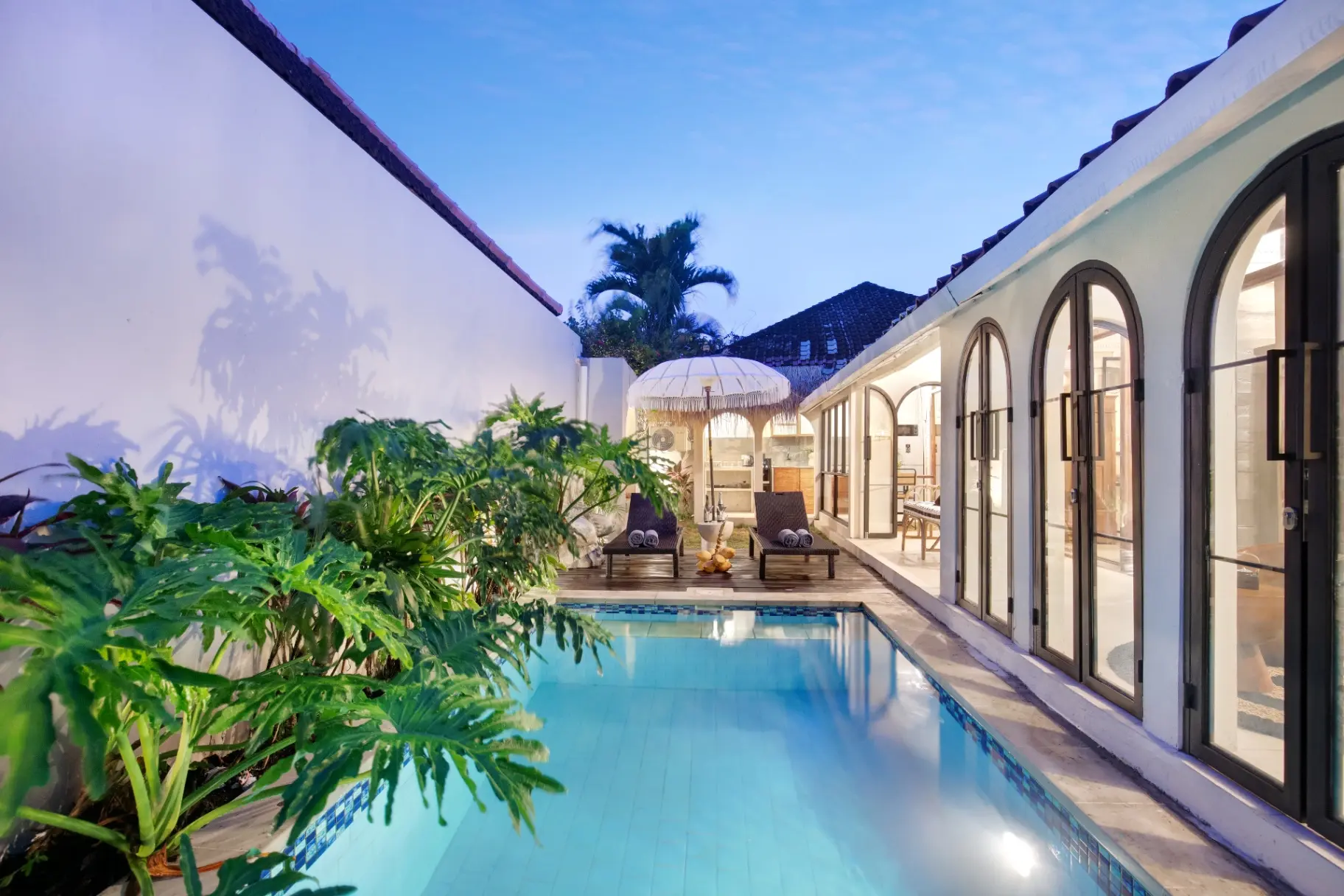 Canggu Beach House w/ pool-UNDER 200mil A YEAR 2 Bedroom 2 Bathroom Walk 2 Beach