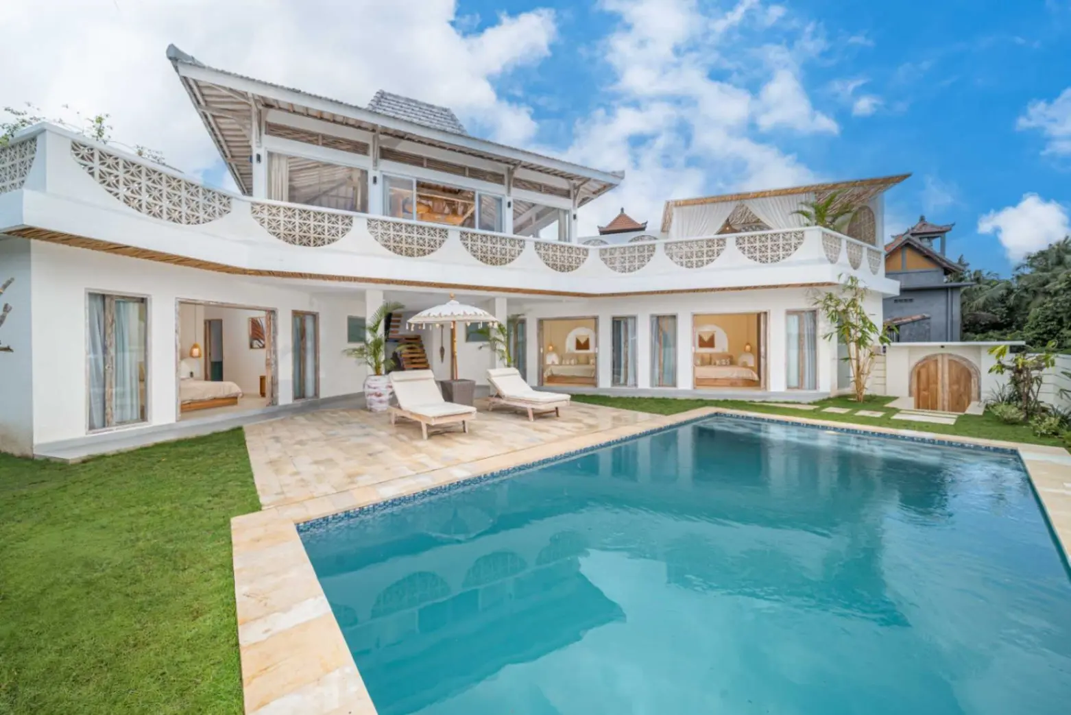 4-Bedroom Villa with Scenic Volcano & Rice Field Vistas in Kaba-Kaba