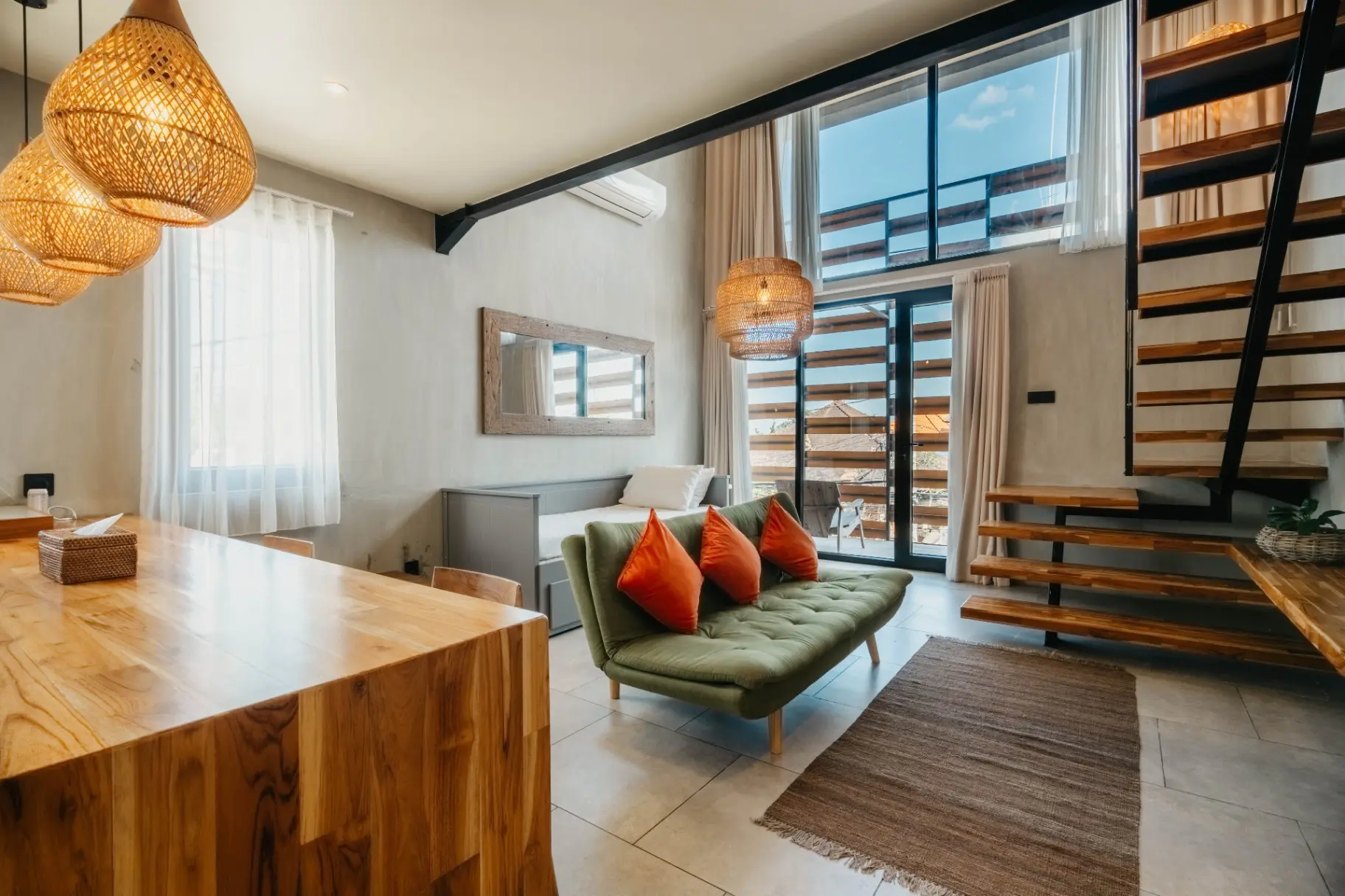 Apartment X - 1BR Mezanine in Bumbak near Canggu