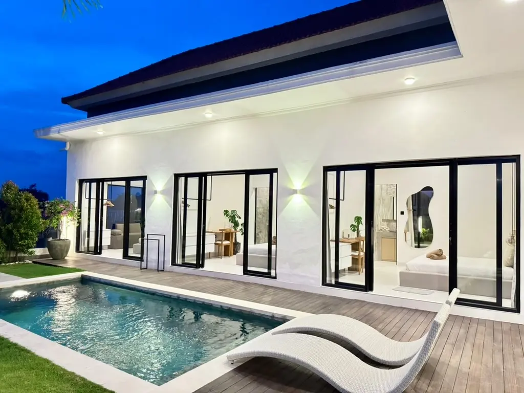 3BR Minimalist Villa with Rice Field View, The R Villa Ranakah