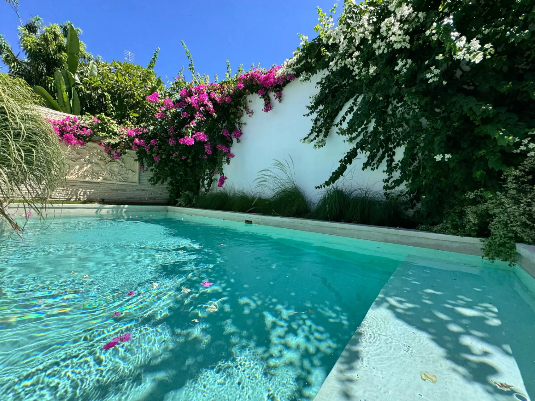 DO 433- VILLA WITH LUSH GARDEN AT KEROBOKAN 