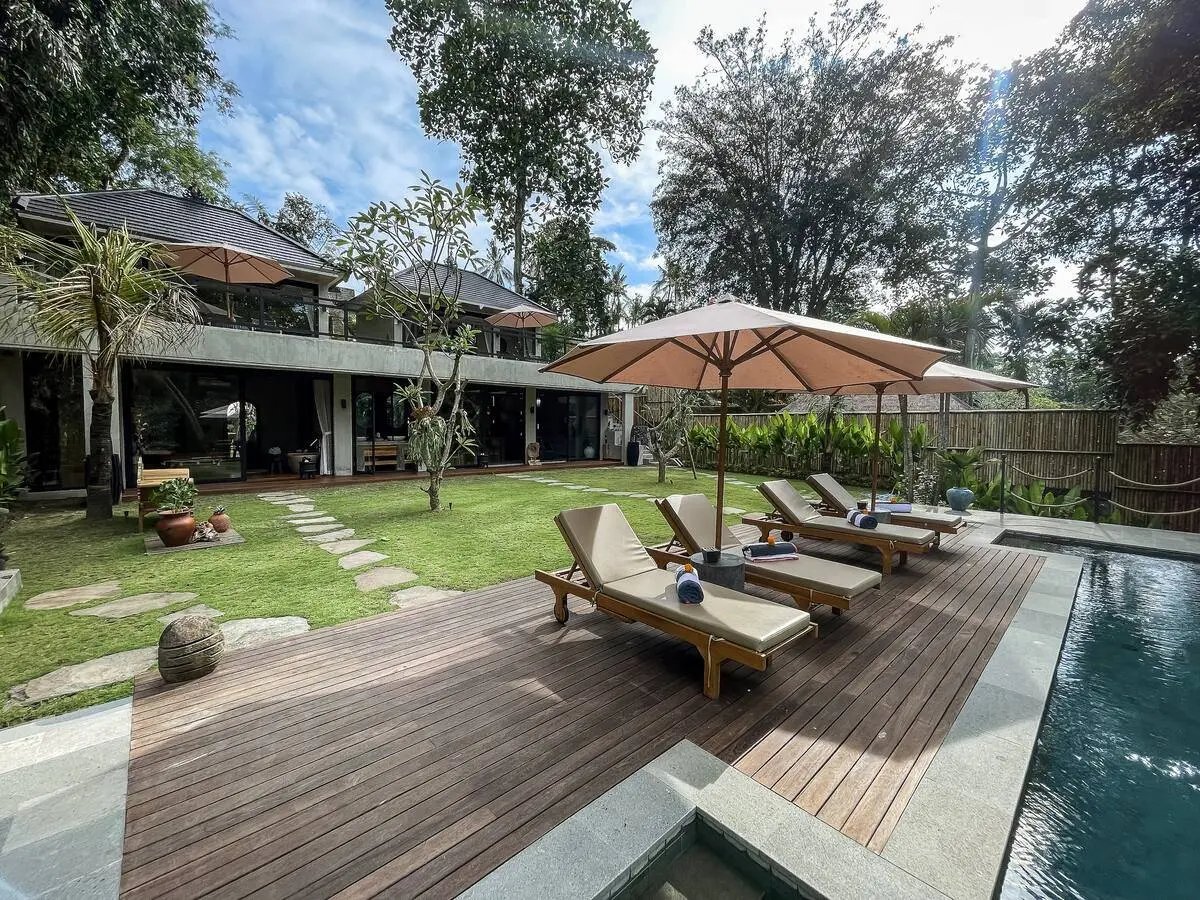 3-Bedroom Villa with Tropical Jungle Ambience in Cepaka
