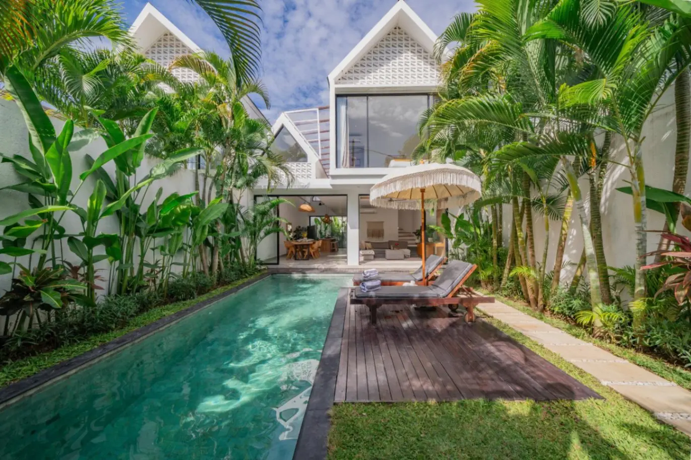 3-bedroom Tropical Paradise Villa in Berawa