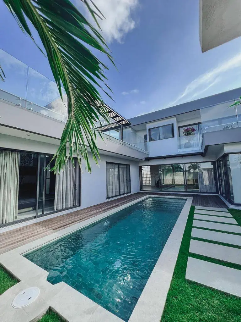 Luxury 3BR Villa w/ Rooftop & Sky View