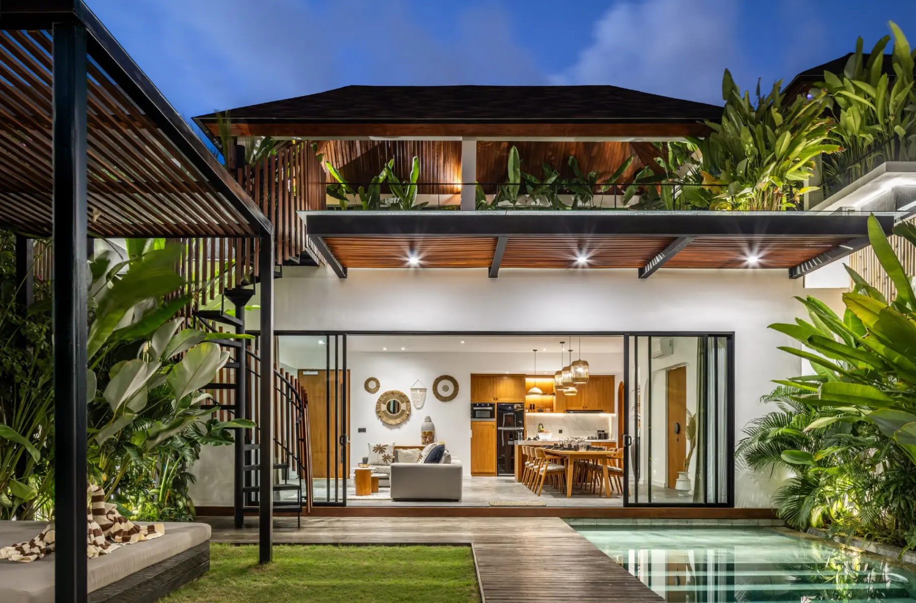 Premium 4-Bedroom Villa – next to Batu Bolong beach, Canggu