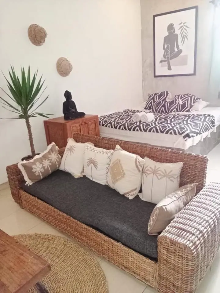Seminyak Beach Studio Apartment w/ private garden, wifi & aircon.  Pet friendly.