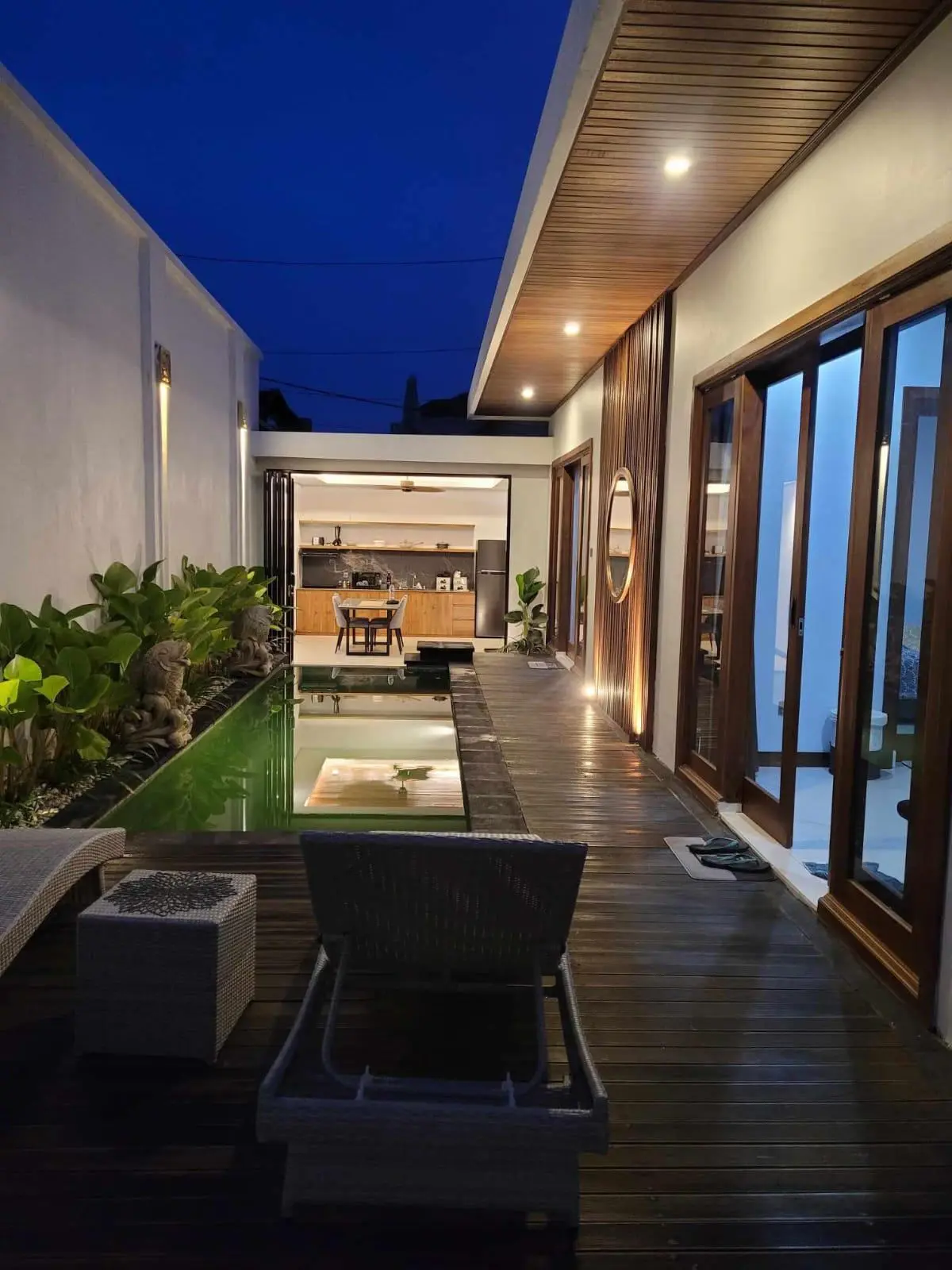 PU-12 FOR RENT MODERN TROPICAL VILLA CANGGU