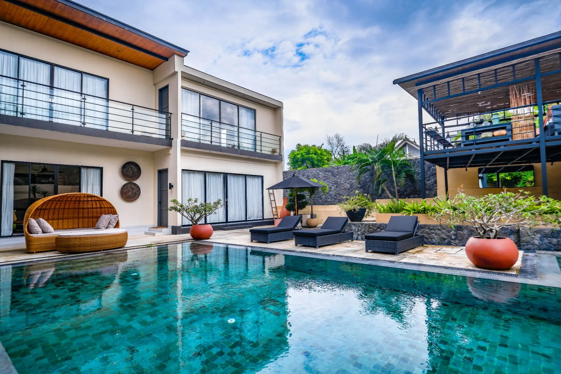 Luxury 5BR Villa w/ Cinema Room & Pool