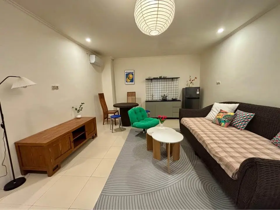 1-Bedroom Guest House with Cozy Living Area – Kerobokan, Bali