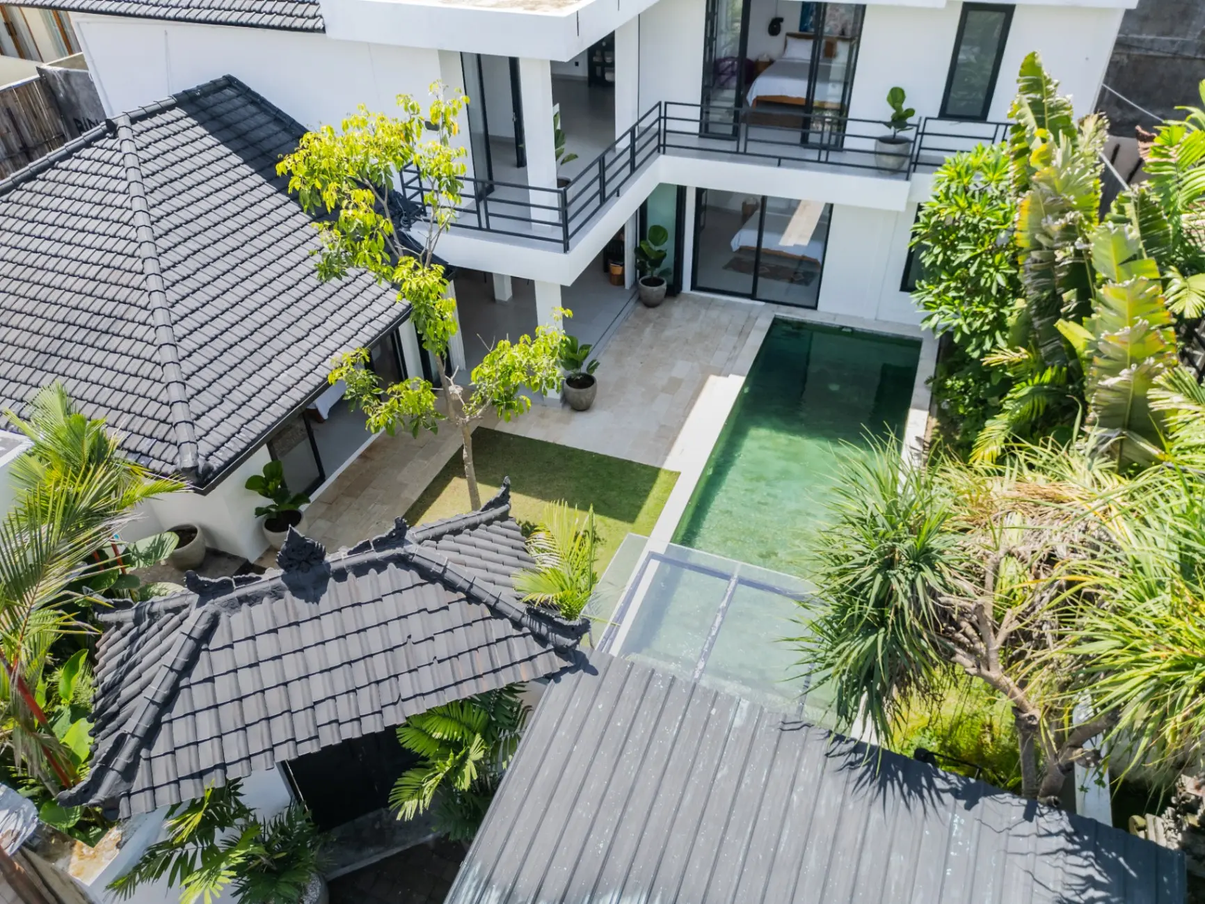 Villa Summerplace - Modern 5-Bedroom Luxury Villa near the beach