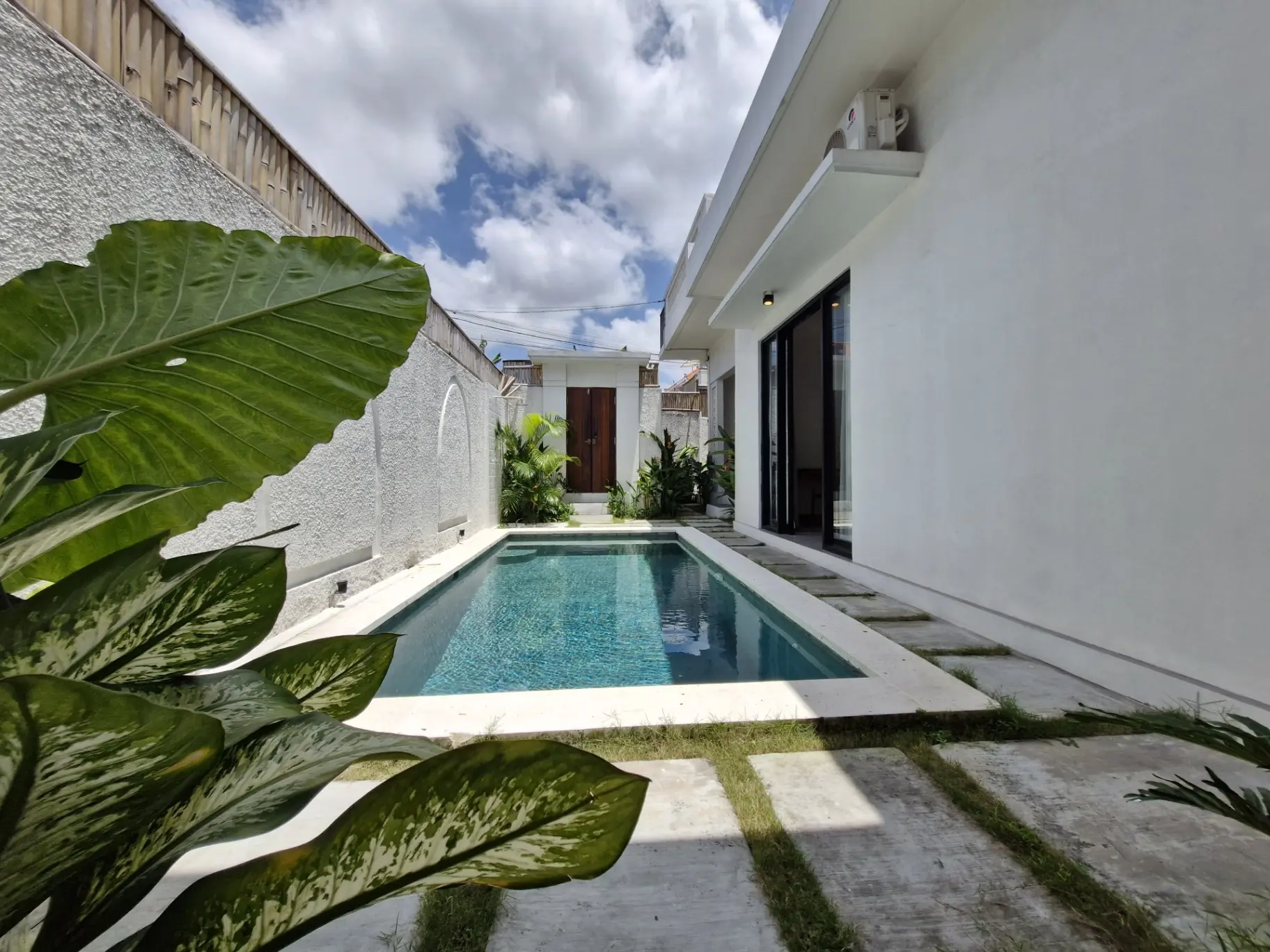 VILLA FOR LONG-TERM OR YEARLY RENT.      Location in Padonan, Canggu