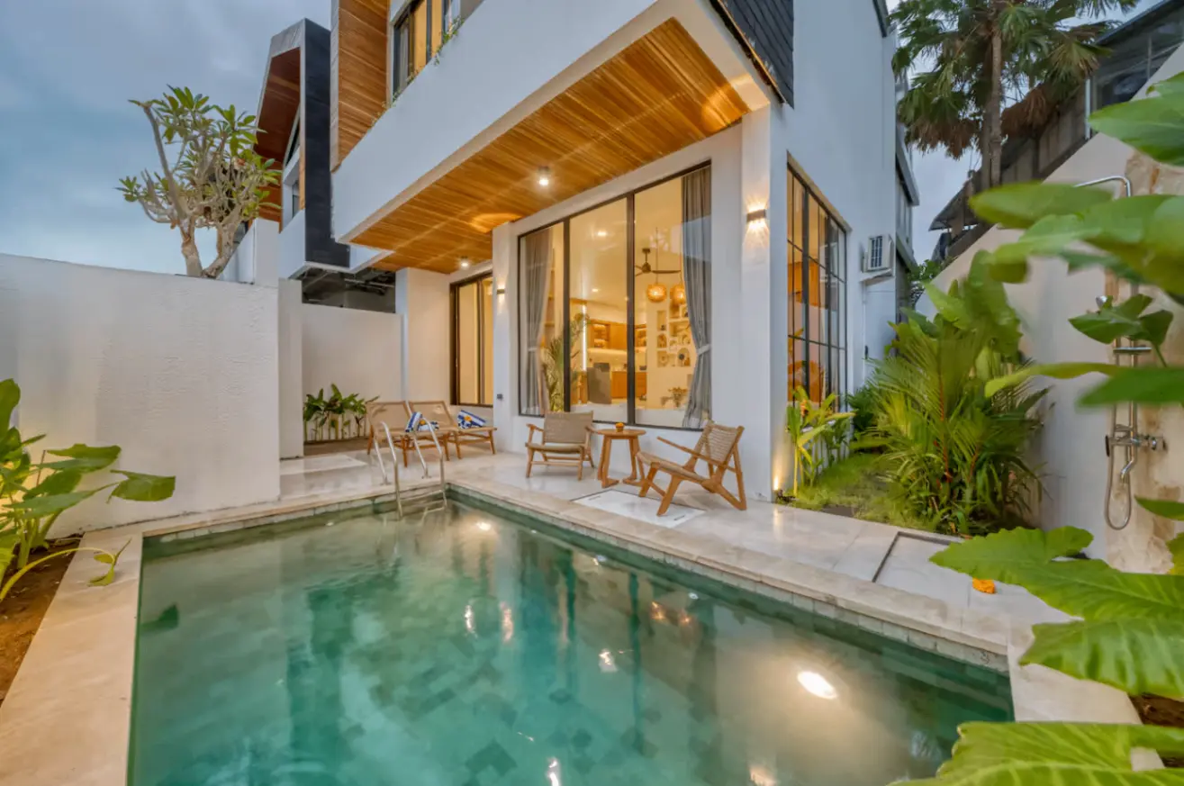 Tropical Charm 2bd Canggu Villa w/ Bathtub in Bedroom | Construction Near