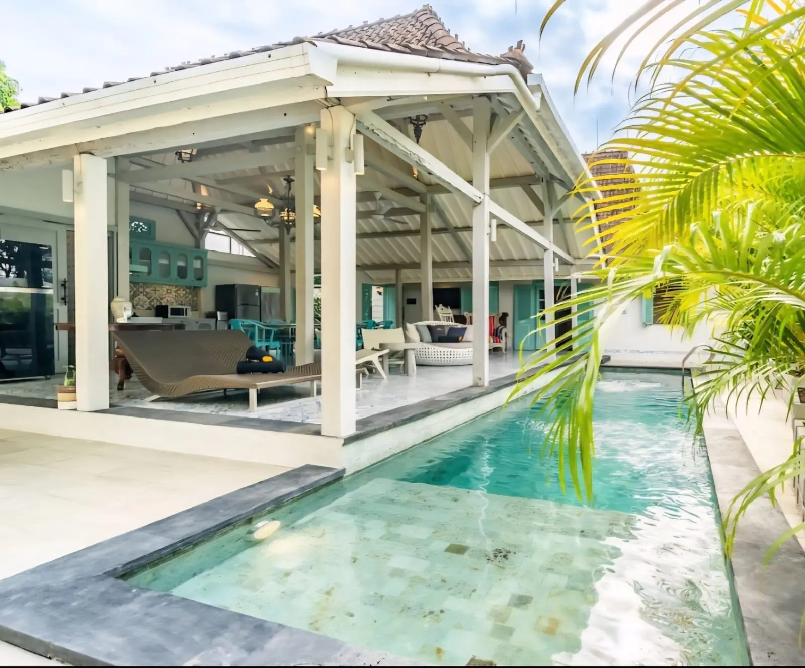 Villa Plum – White Vintage Style 3-Bedroom Villa in Babakan Canggu!!