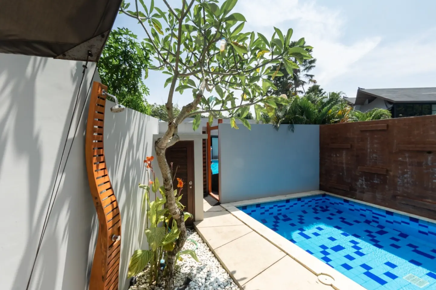 DO 57 - VILLA FOR SALE IN BENOA BALI