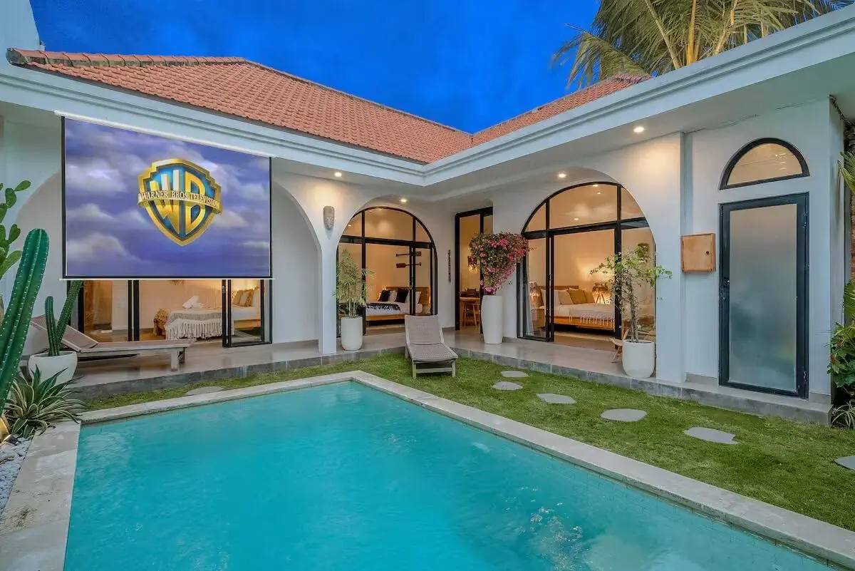 3 BEDROOMS VILLA IN BATU BOLONG