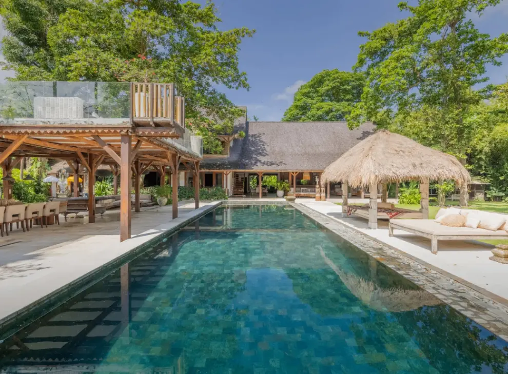 7 Bedrooms - Rare Freehold Villa in Umalas