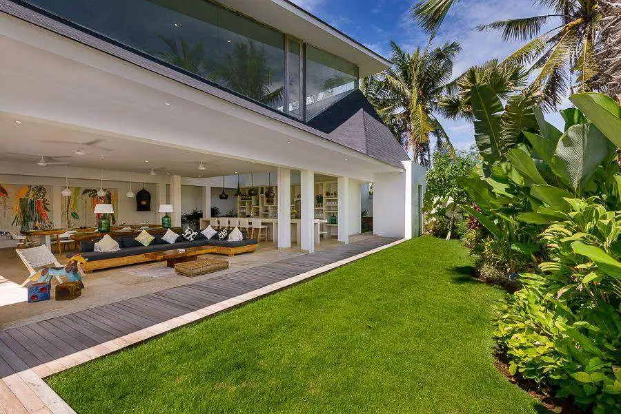 EZ-  FOR RENT VILLA 4 BED IN BERAWA CANGGU 