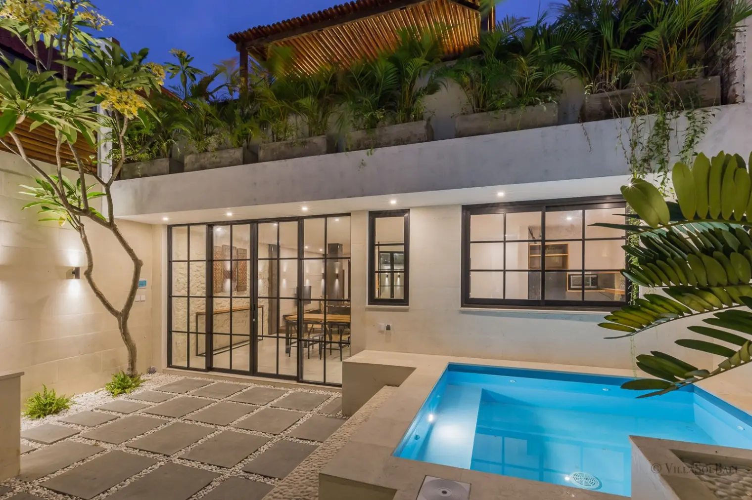 2 Beds 2 Baths VILLA in Kerobokan Bali 