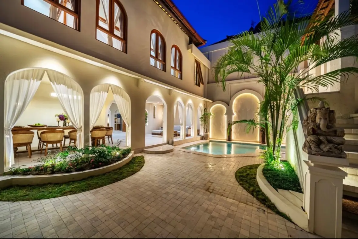 Magnificent 5-Bedroom Villa Berawa beach 