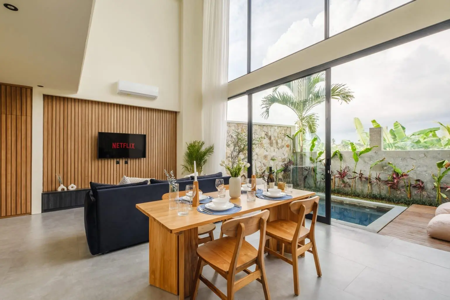2069 Modern 2-bedroom villa located in the Tumbak Bayukh area of ​​Pererenan.