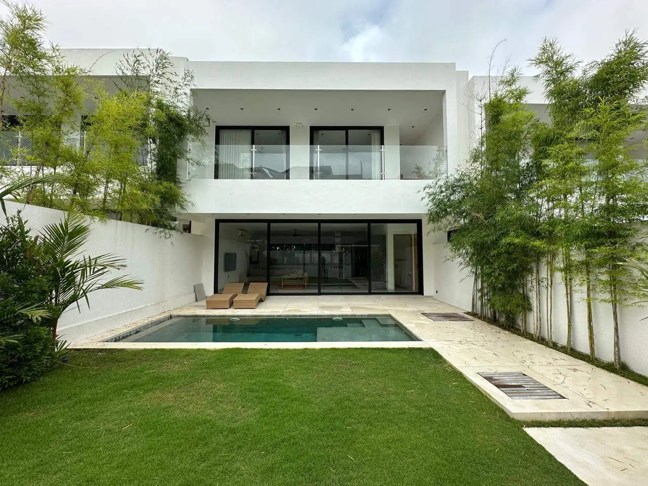 2-Bedroom Modern Big Garden Villa – Tumbak Bayuh