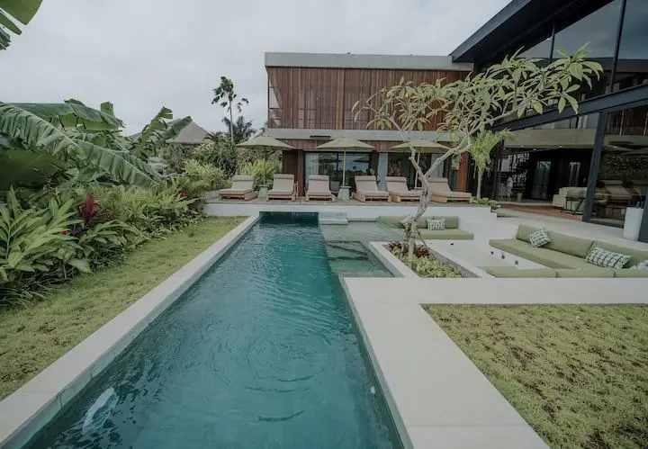 Pererenan 4- bedroom close to beach