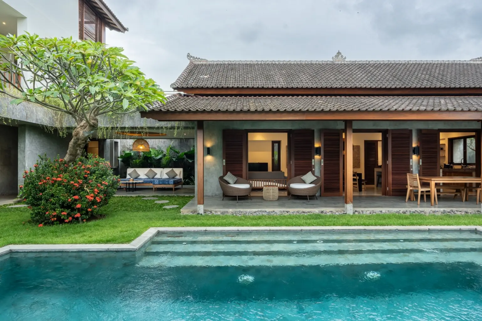 Just Residence - Tropical 3 BR Designer Villa Canggu, Pool &  Rooftop