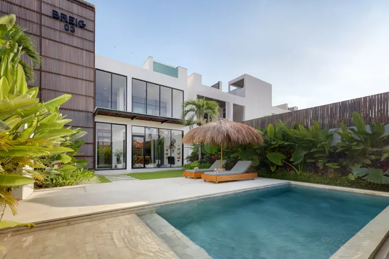 3BR Tropical Aquamarine Villa II Canggu Batu Bolong +Pool, Garden, Rooftop!  in Canggu - Image 3