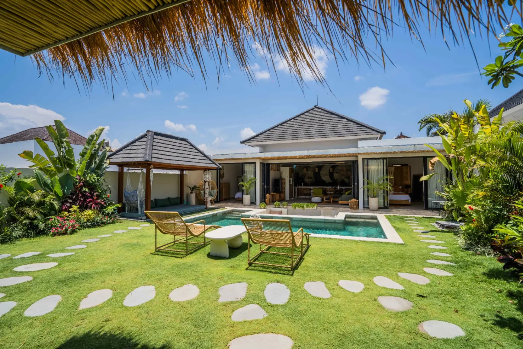 The Orange Sky - 3BR Pool Villa in Kerobokan