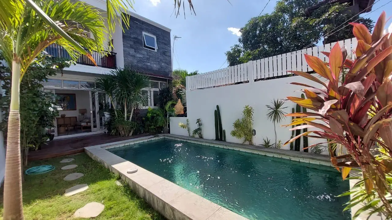 DO 470- FOR RENT VILLA IN KEROBOKAN NEAR CANGGU 