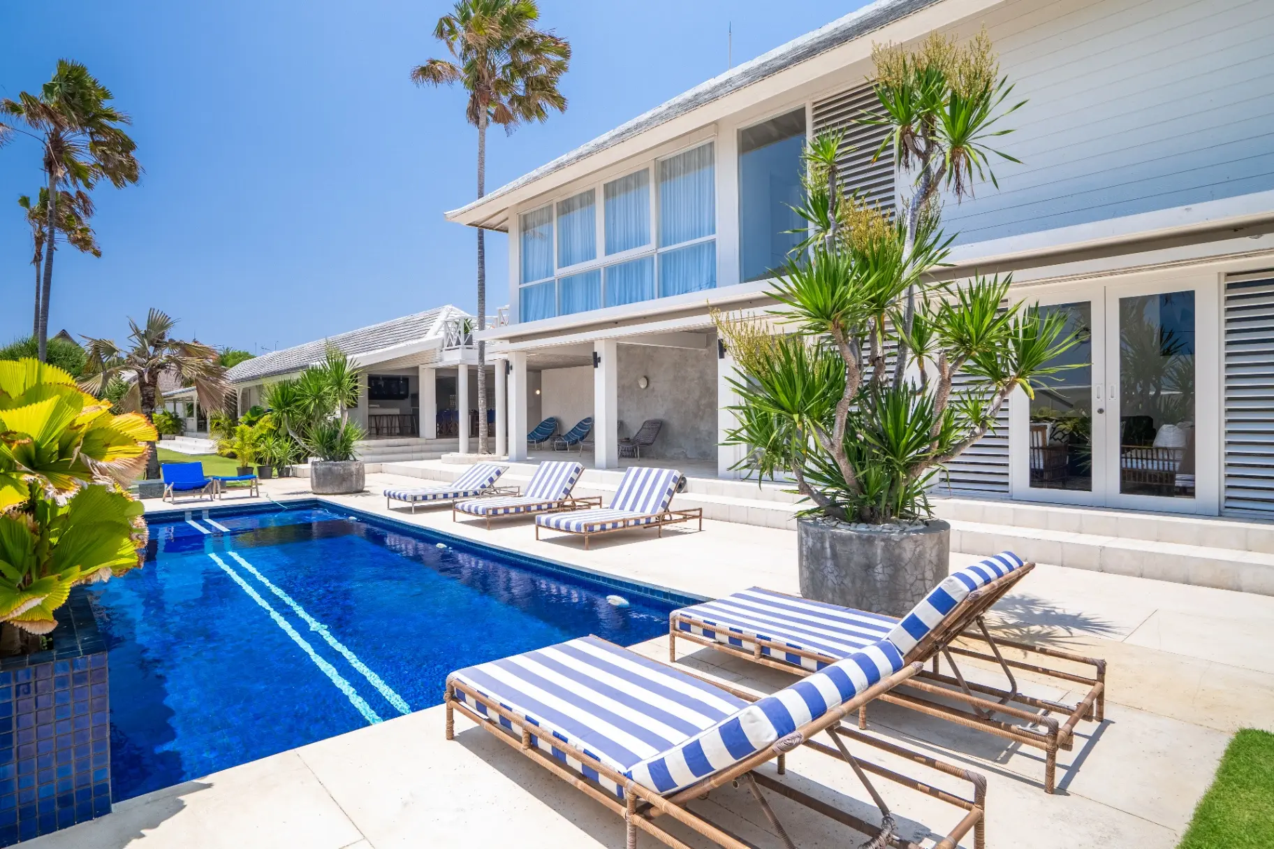 Casa Casbah - Luxe Beachfront 5BR Villa Canggu w/ Pool & Rooftop